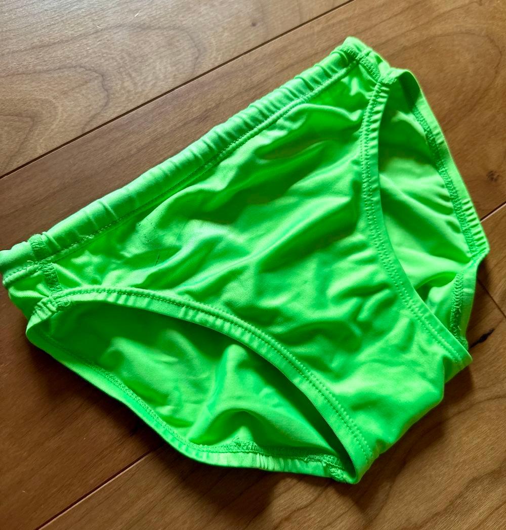 SPEEDO　アクアスペック　蛍光グリーン SS 光沢 競パン　ライフセーバー