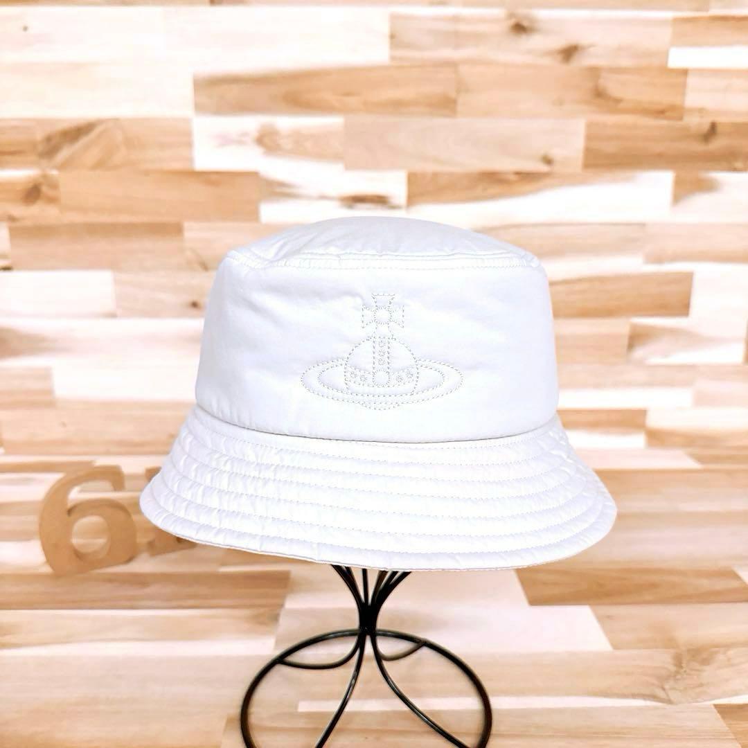 【ヴィヴィアンウエストウッド】オーブ刺繍プーデッド バケットハット オフホワイト