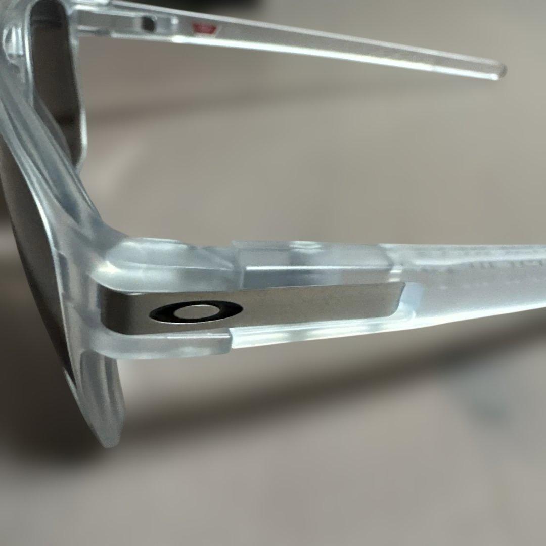 オークリー　LATCH BETA サングラス　プリズムミラーレンズ