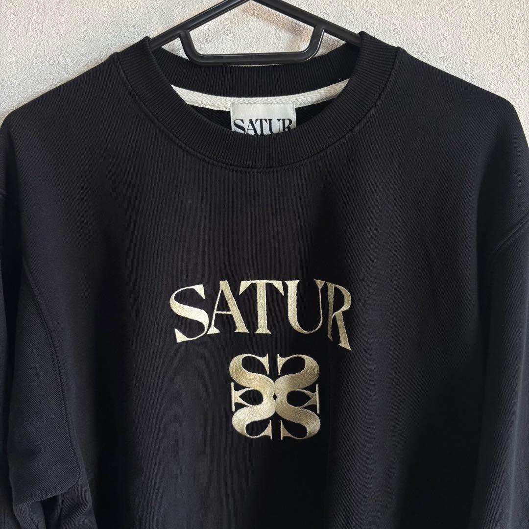 SATUR 刺繍スウェット