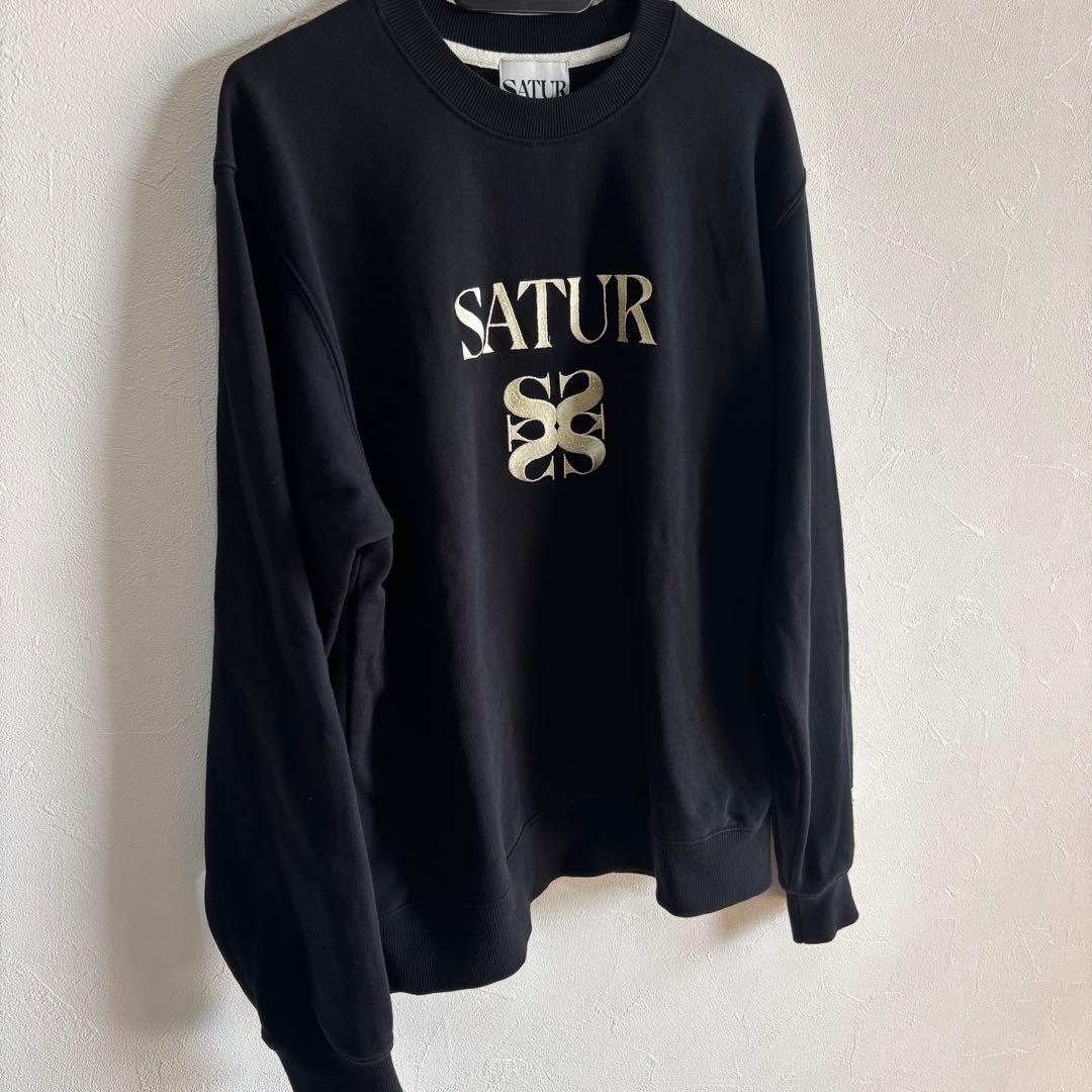 SATUR 刺繍スウェット