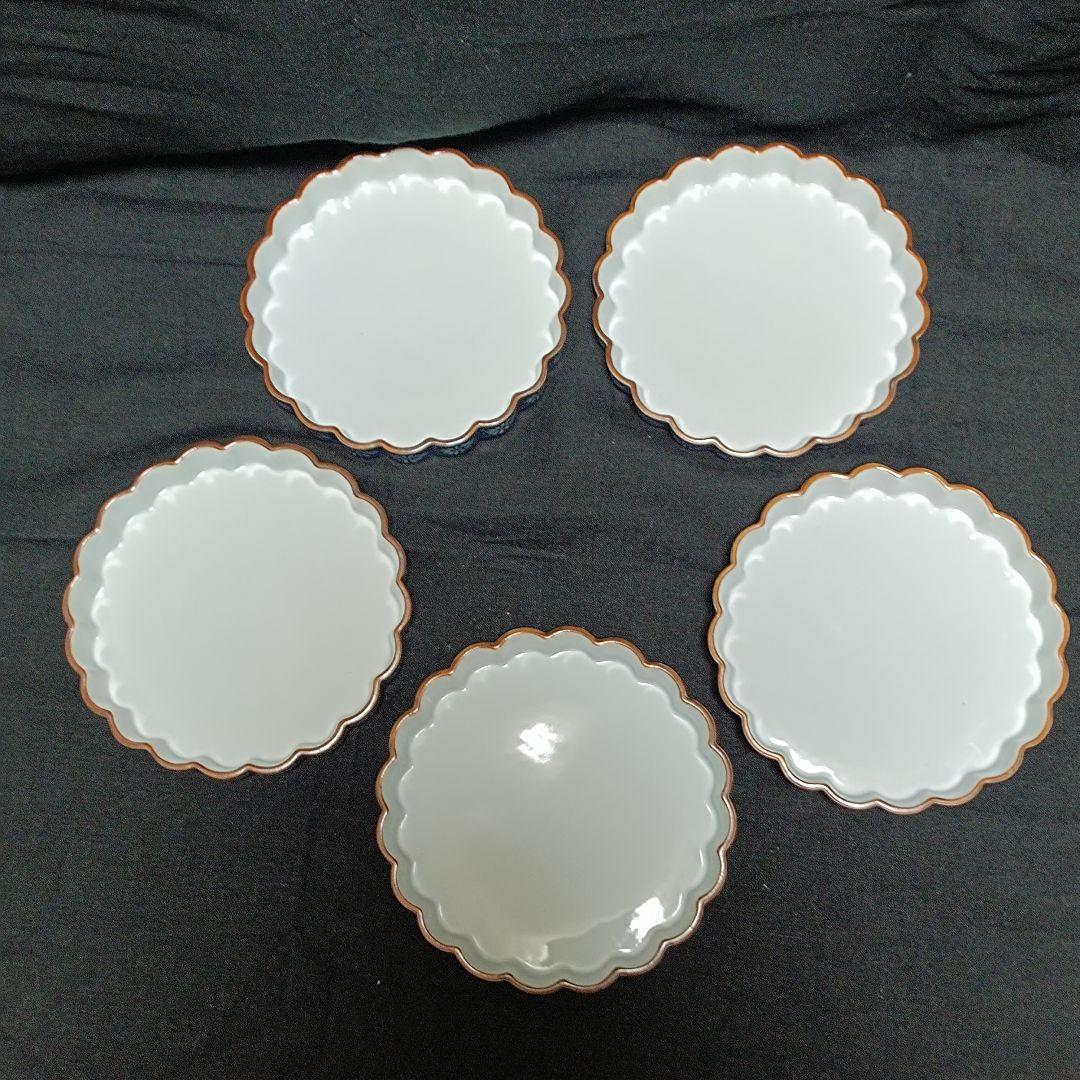 有田焼　源右衛門窯　染錦草花紋　深皿 刺し身皿　菊型中皿５枚　約18cm