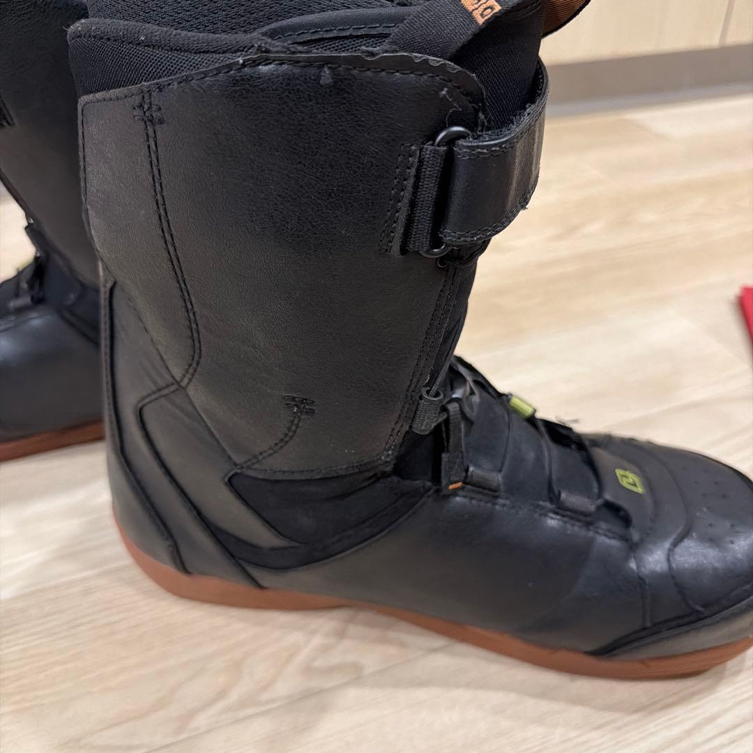ブラック スノーボードブーツ
