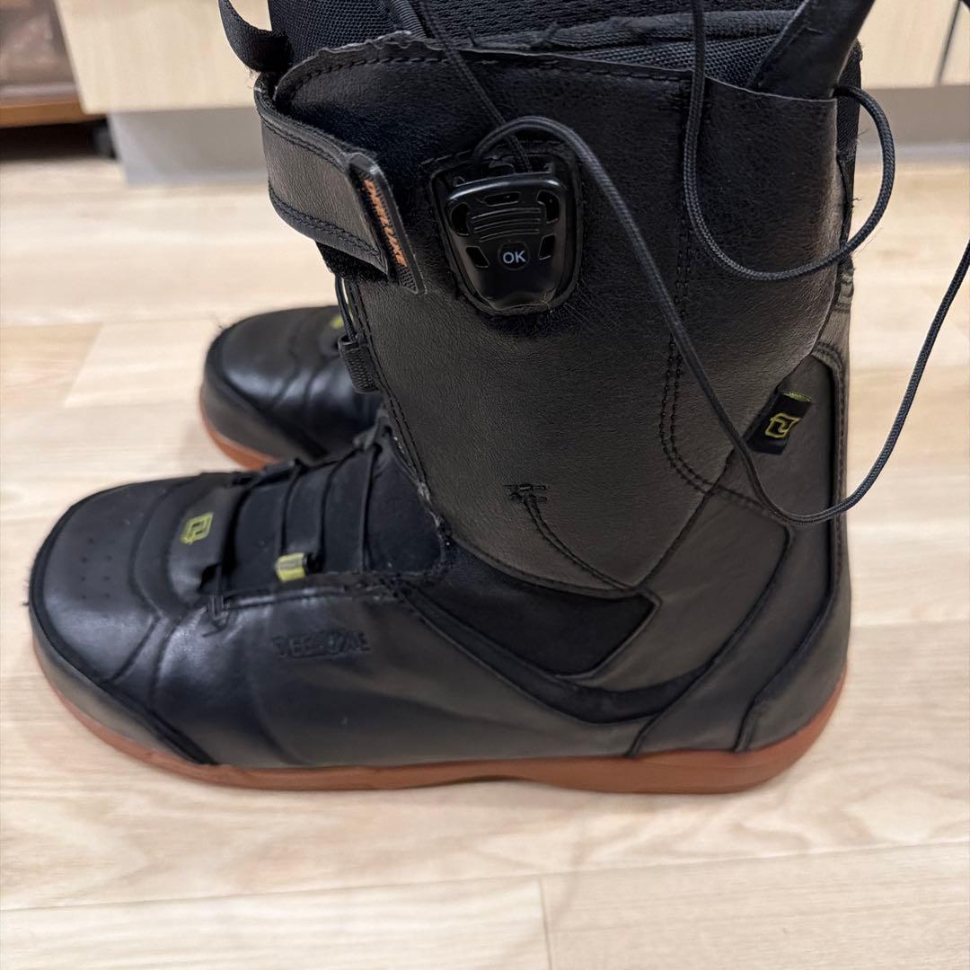 ブラック スノーボードブーツ