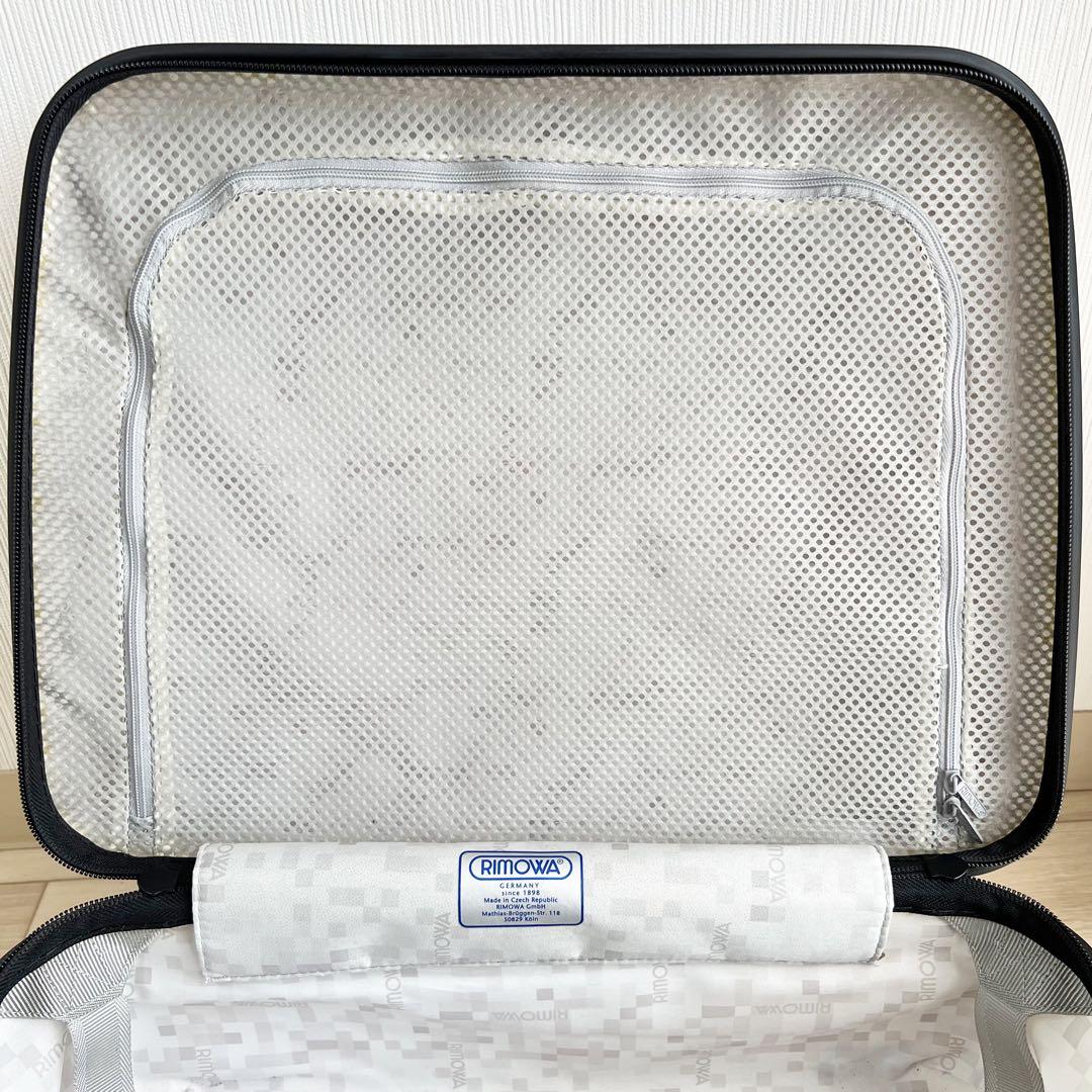 リモワ　サルサ　ボードケース　23L TSAロック アタッシュケース　シルバー