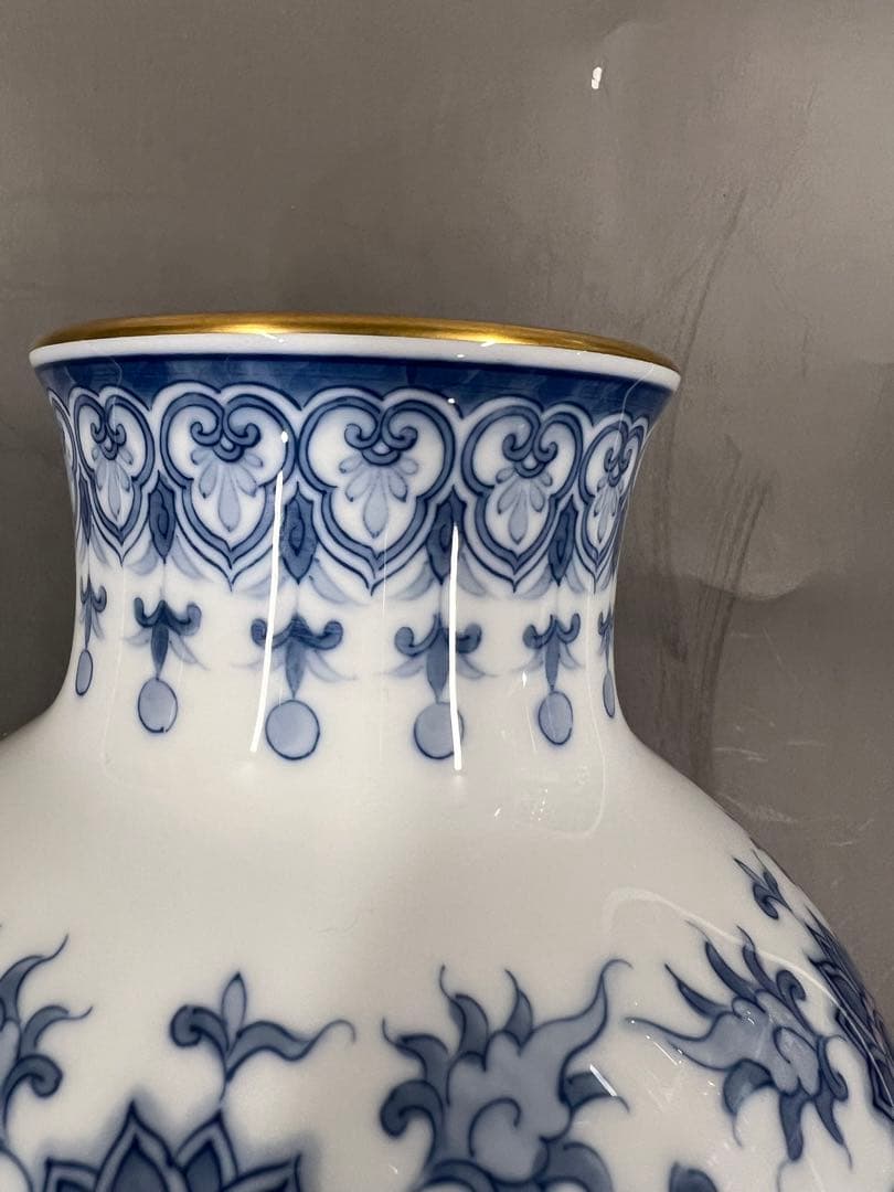 【大倉陶園】手書き 呉須唐草 花瓶 高さ27.5㎝