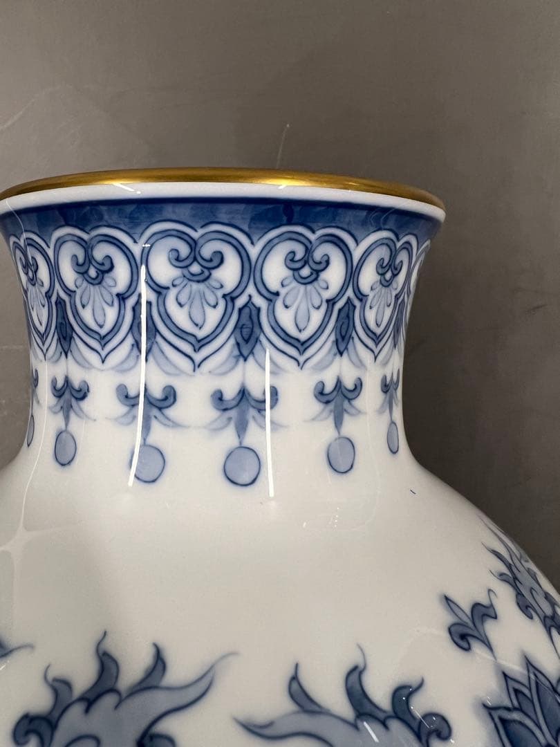 【大倉陶園】手書き 呉須唐草 花瓶 高さ27.5㎝