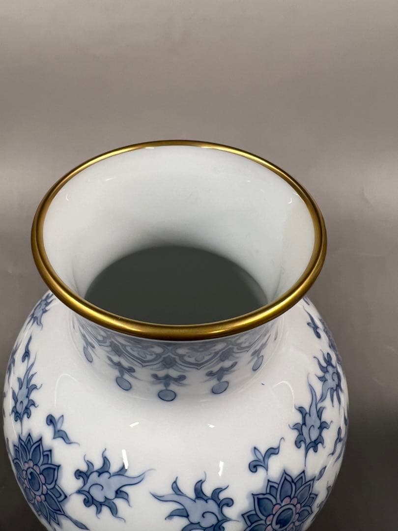 【大倉陶園】手書き 呉須唐草 花瓶 高さ27.5㎝