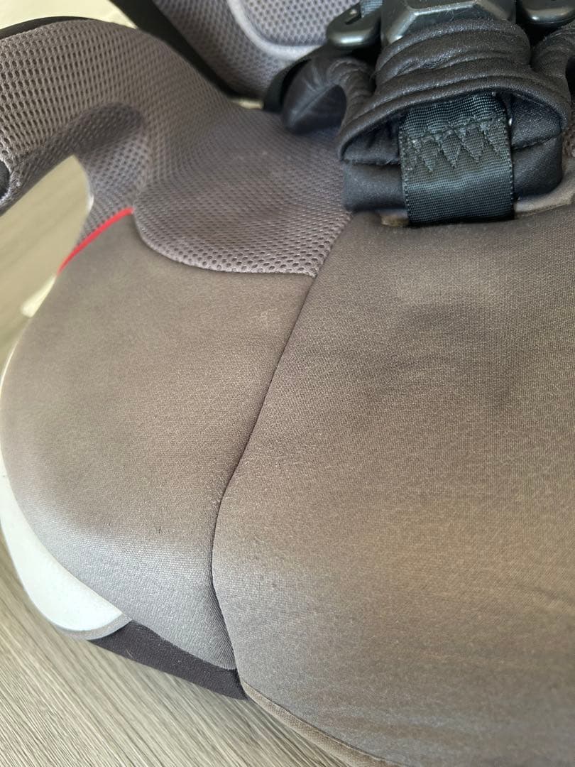 Combi ジョイトリップ エアスルー GC チャイルドシート　ジュニアシート