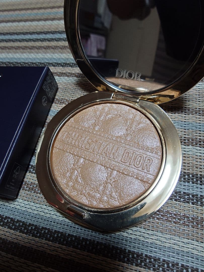 DIOR スキン フォーエヴァーグロウルミナイザー 001 ディオールスター