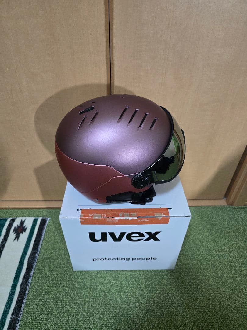 uvex スキー用ヘルメット 54-58 cm　バイザー付きヘルメット
