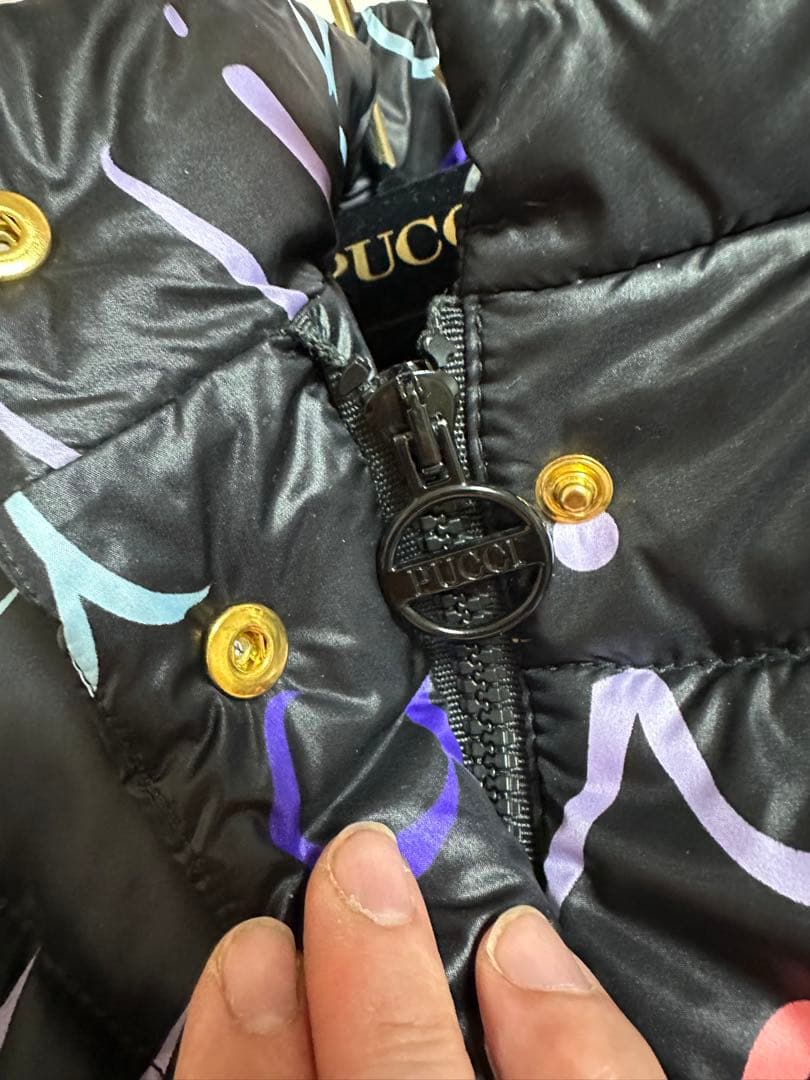 新品同様　エミリオプッチ PUCCI カラフルロゴ ダウンベスト