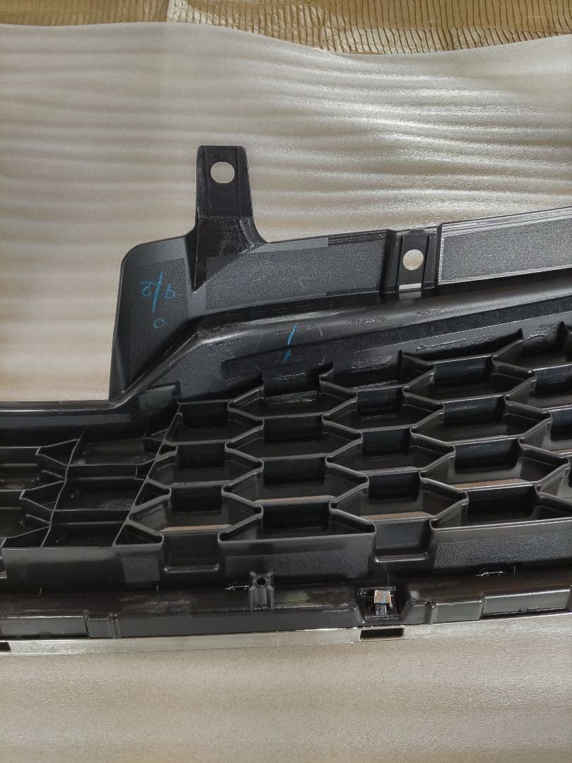 フォレスター SJG ラジエーターグリル 新品未使用品 定価24310円