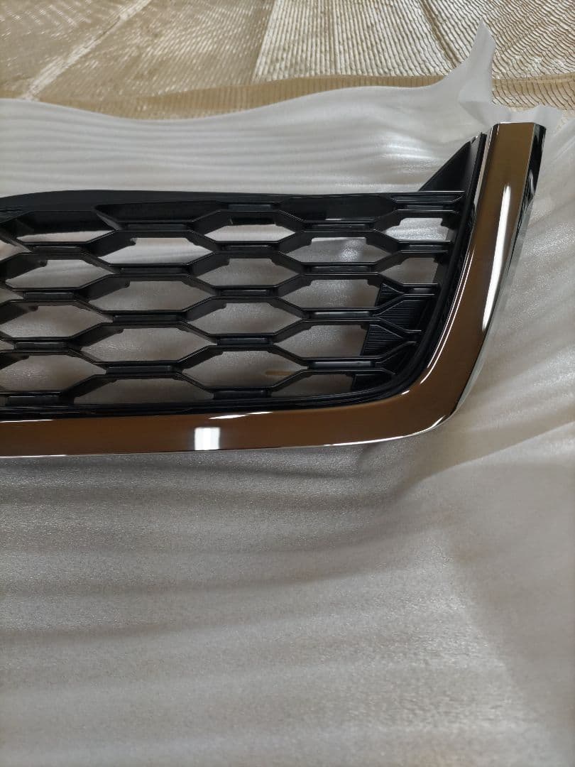 フォレスター SJG ラジエーターグリル 新品未使用品 定価24310円