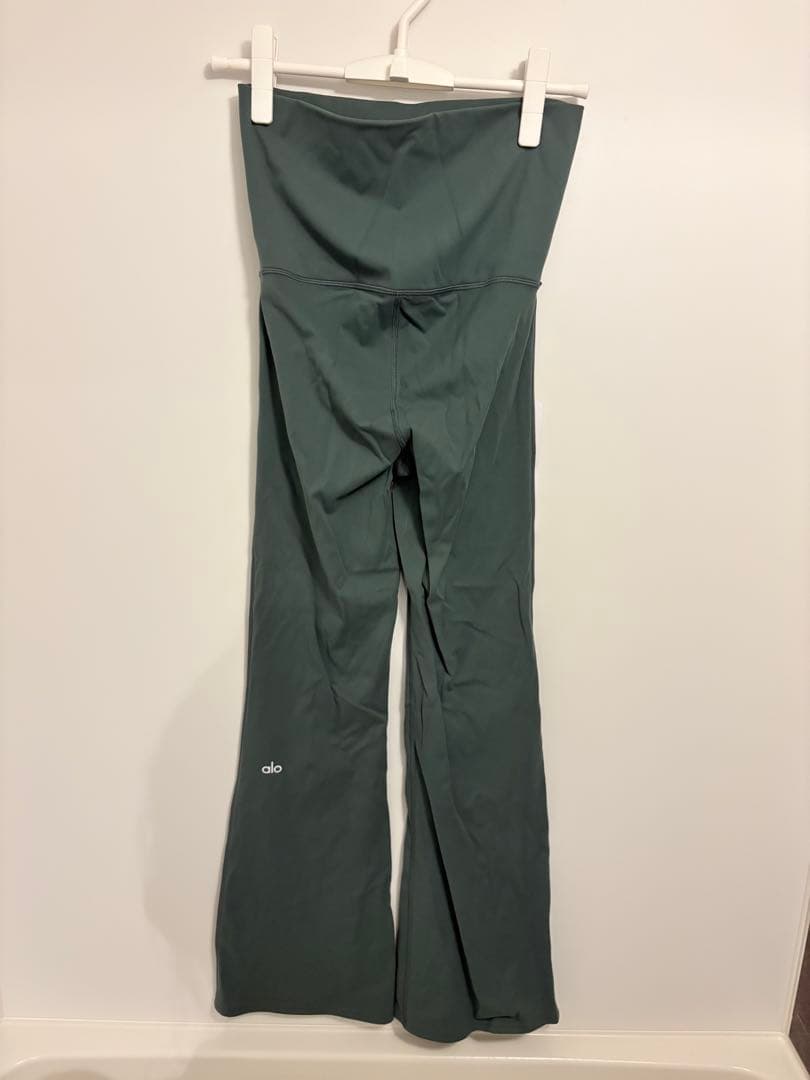 Alo Yoga フレアレギンス グリーン XXS 新品