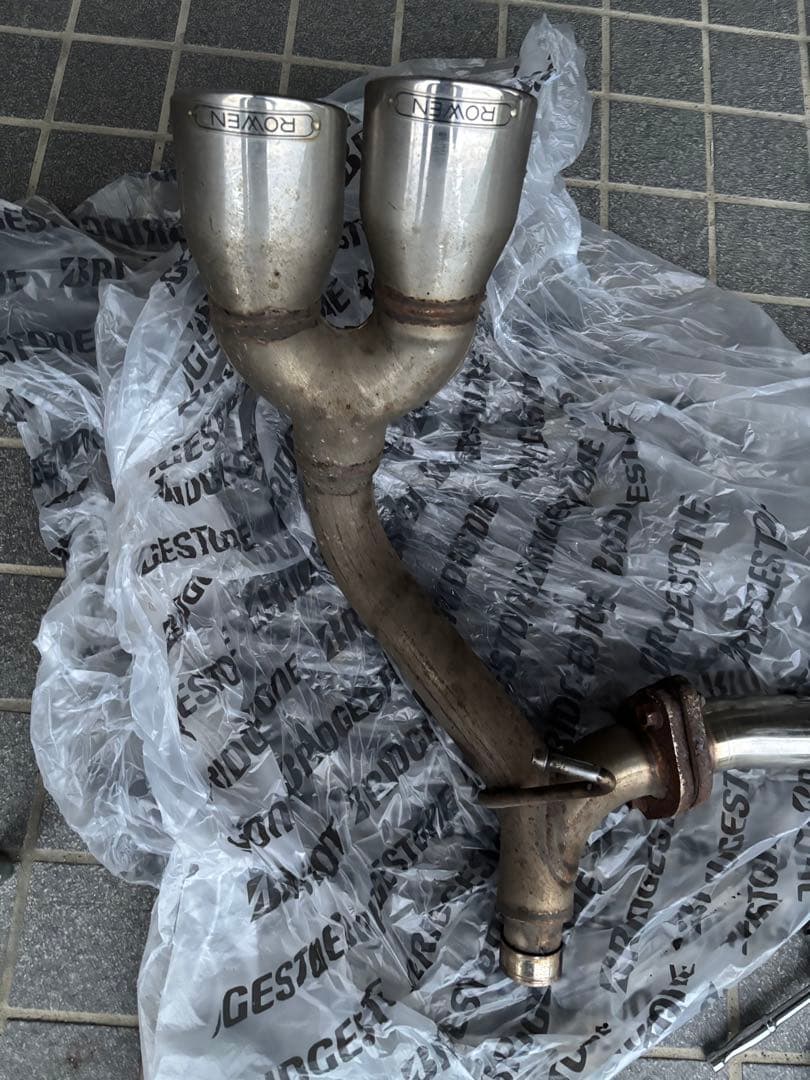 タンク　トール　ルーミー　トールカスタム　rowen マフラー