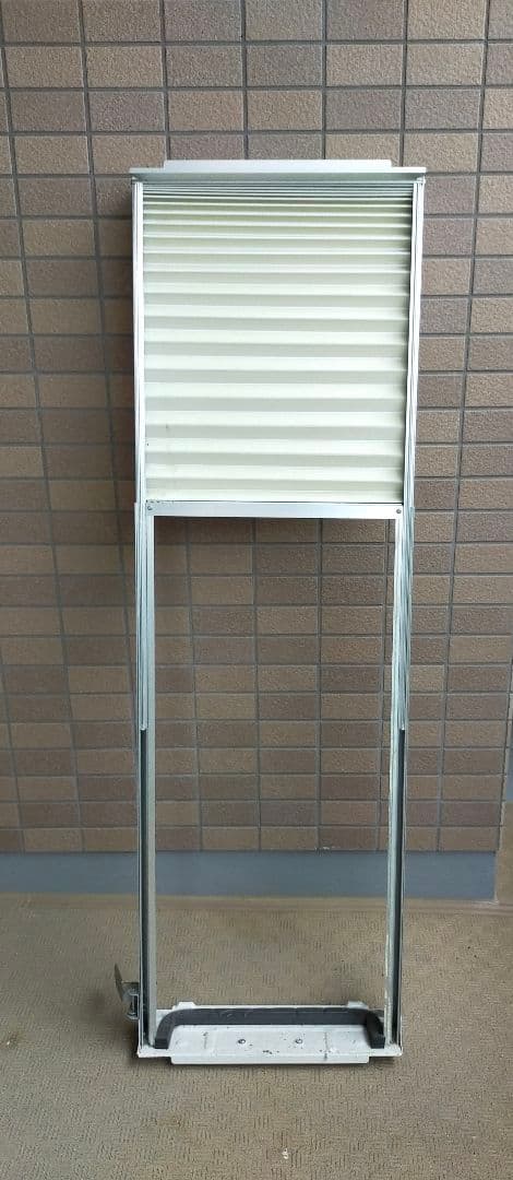 コロナ窓用エアコン 2018年製スリムデザイン　リモコン、窓枠付き