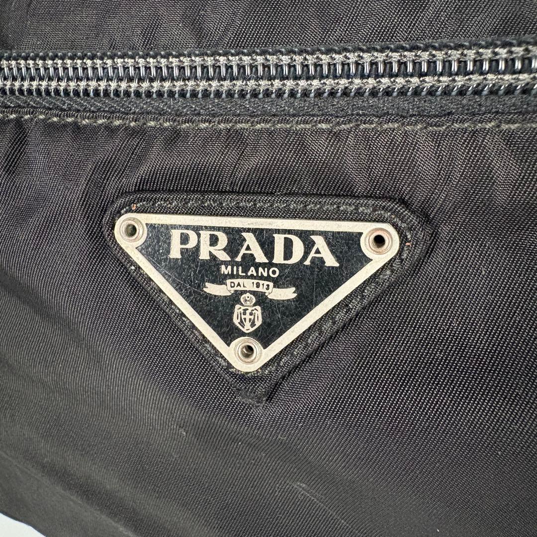 プラダ ナイロン 三角ロゴ ショルダーバッグ　ブラック