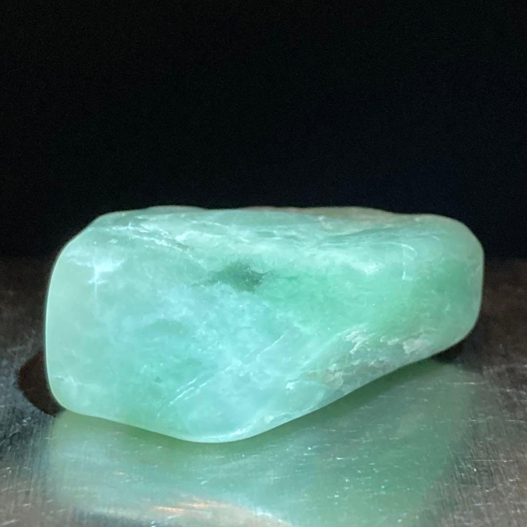 【美石】糸魚川翡翠　ロウカン質 翡翠　エメラルドグリーン　原石　11.2ｇ