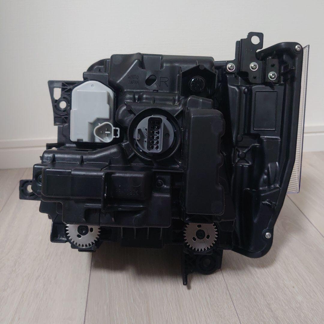 いすゞ エルフ 現行モデル右側LEDヘッドライト