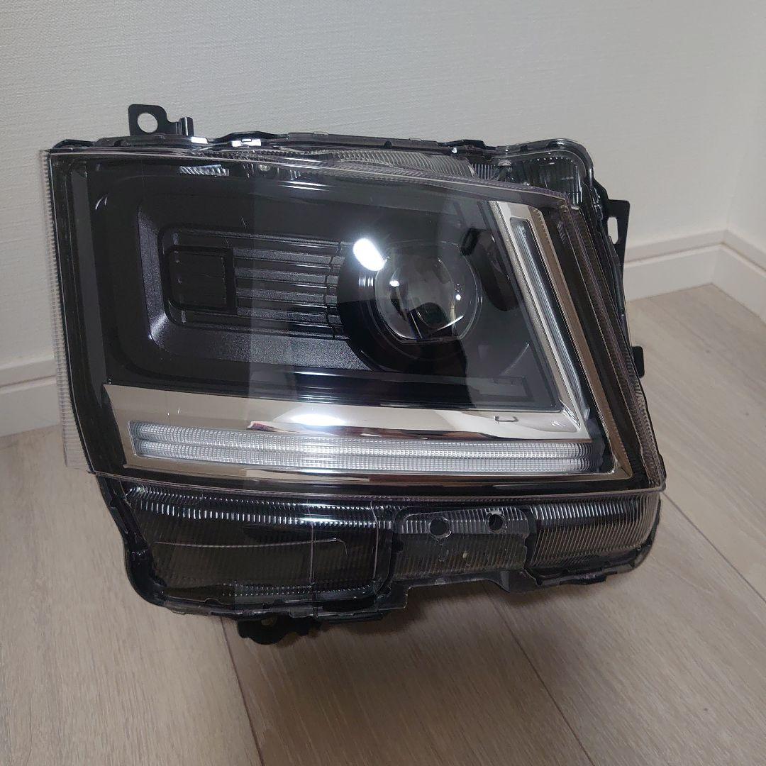 いすゞ エルフ 現行モデル右側LEDヘッドライト