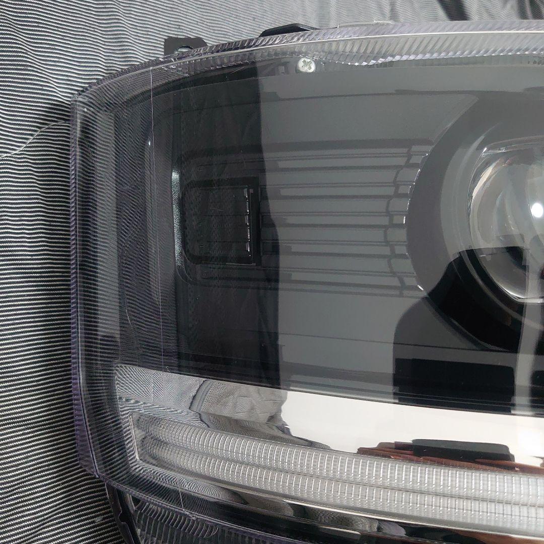 いすゞ エルフ 現行モデル右側LEDヘッドライト