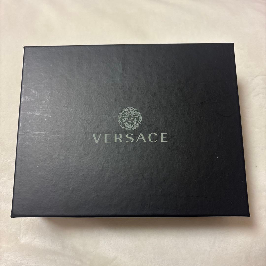 VERSACE 黒 キルティング 二つ折り財布　箱付き