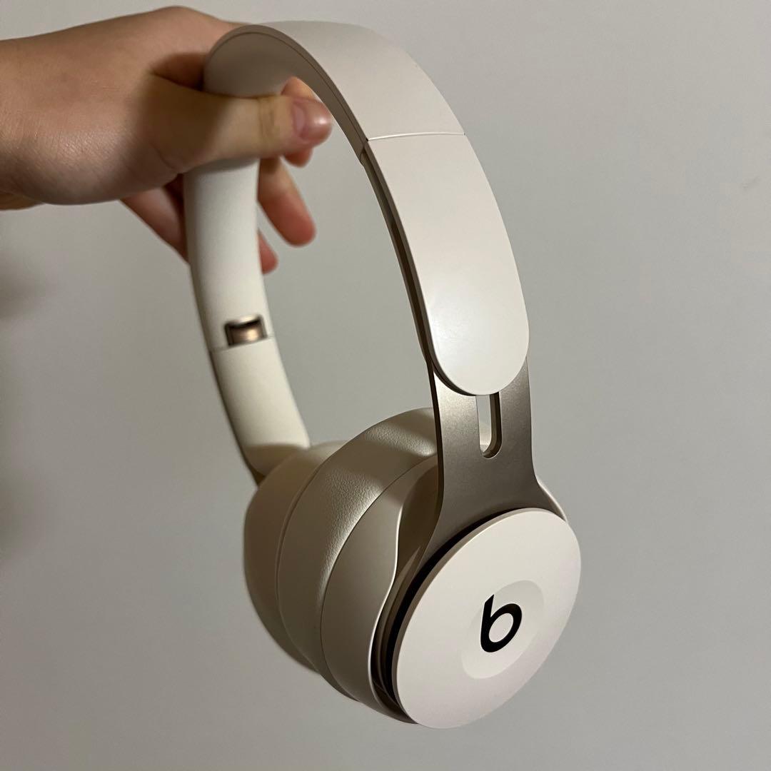 【最終値下げ】Beats SOLO PRO ワイヤレスヘッドフォン ホワイト