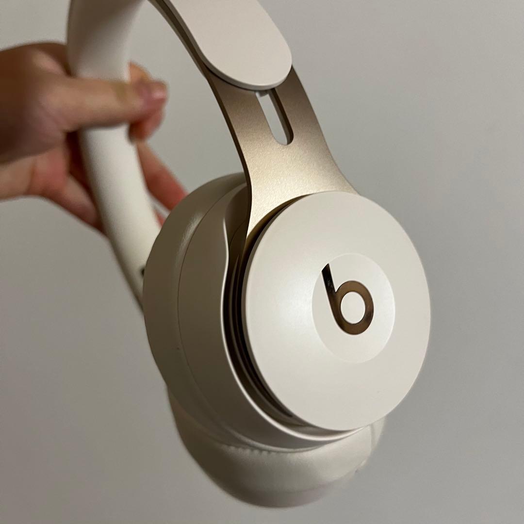 【最終値下げ】Beats SOLO PRO ワイヤレスヘッドフォン ホワイト