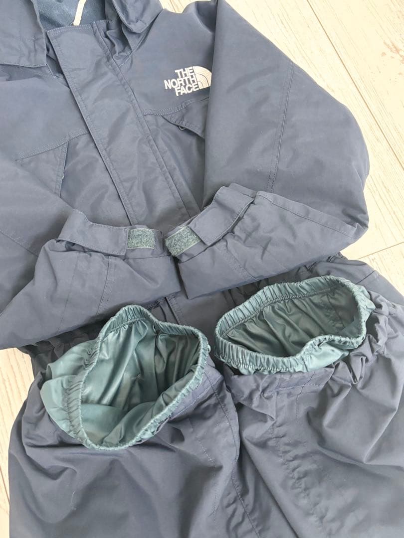 【ハイシーズン前にちょっとお値下げ】110大人気ノースフェイス子供スキーウェア紺