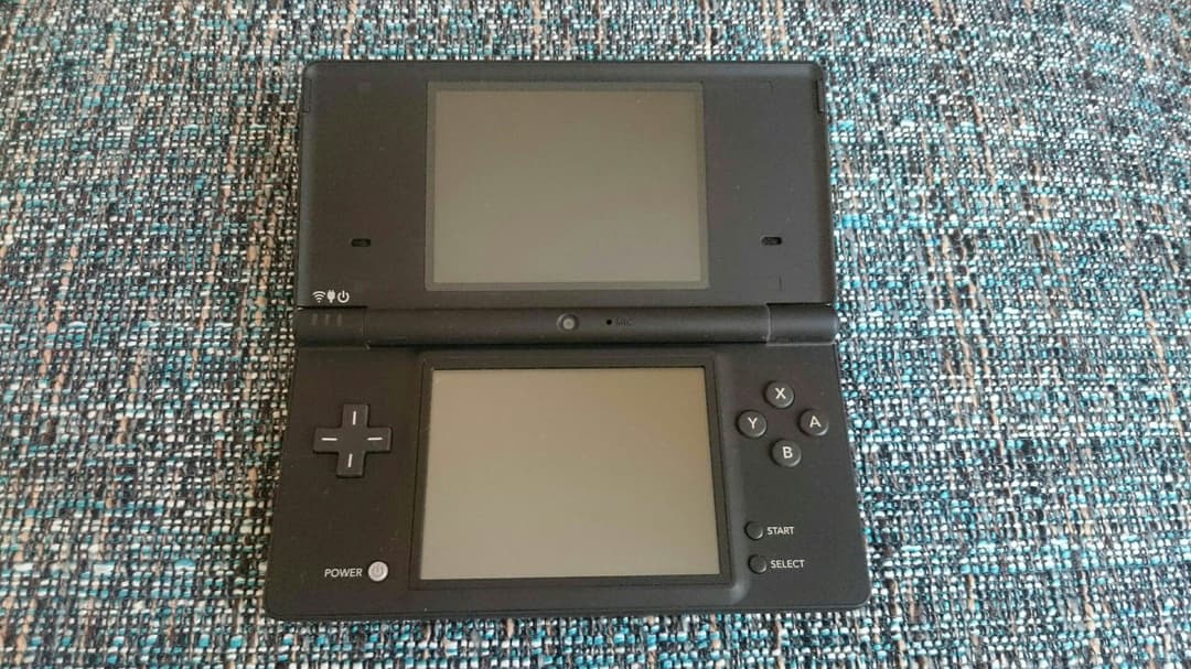 ニンテンドーDSi KINGDOM HEARTS（キングダムハーツ）限定版