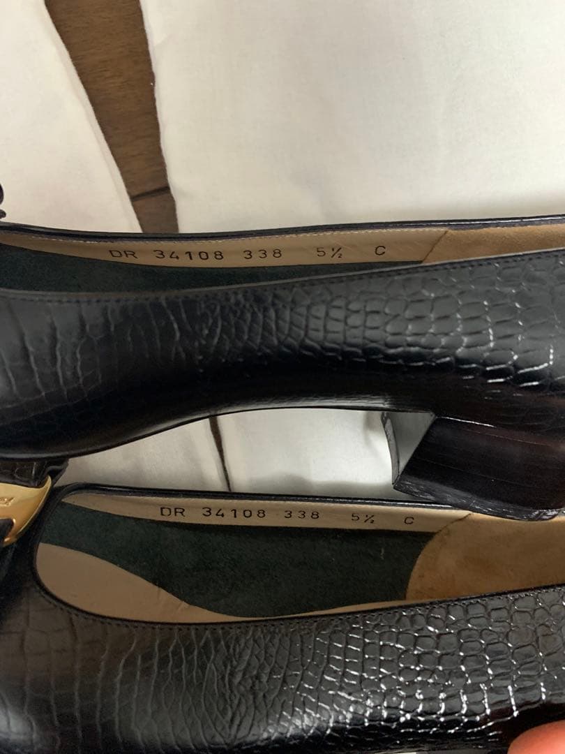 サルヴァトーレフェラガモ　ヴァラリボンパンプス　5 1/2 C