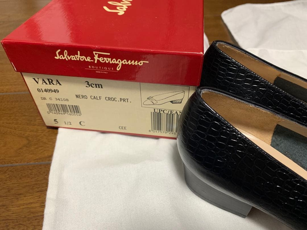 サルヴァトーレフェラガモ　ヴァラリボンパンプス　5 1/2 C