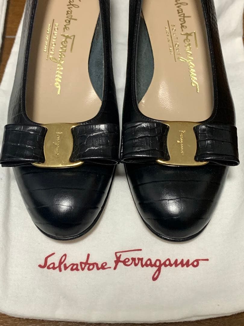 サルヴァトーレフェラガモ　ヴァラリボンパンプス　5 1/2 C