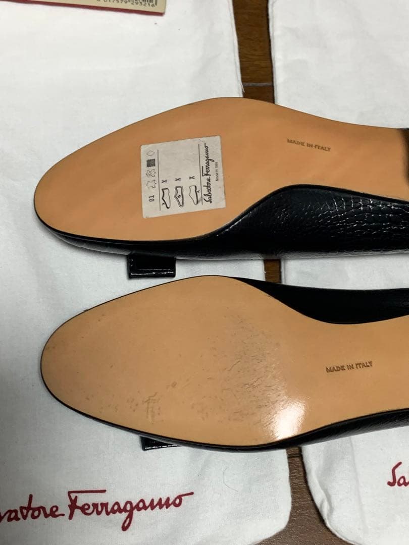 サルヴァトーレフェラガモ　ヴァラリボンパンプス　5 1/2 C
