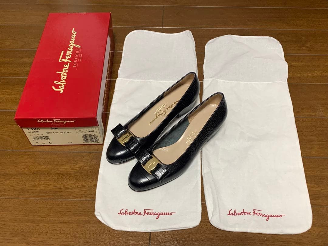 サルヴァトーレフェラガモ　ヴァラリボンパンプス　5 1/2 C