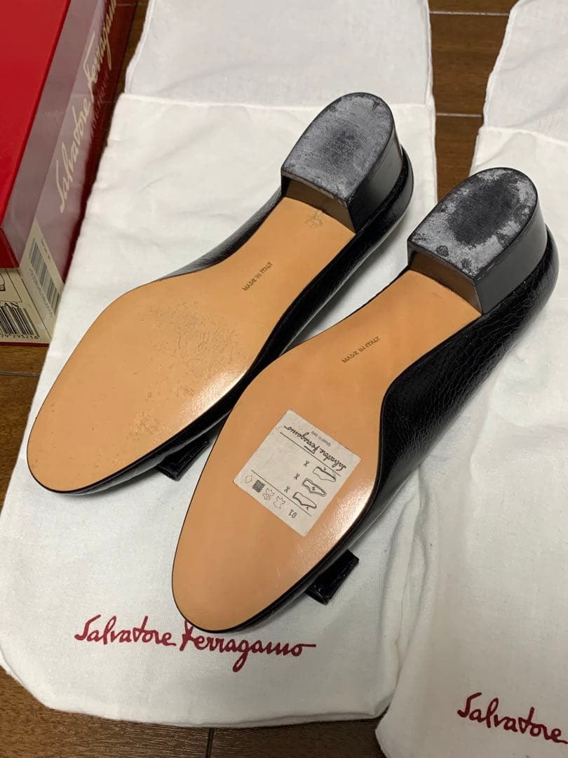 サルヴァトーレフェラガモ　ヴァラリボンパンプス　5 1/2 C