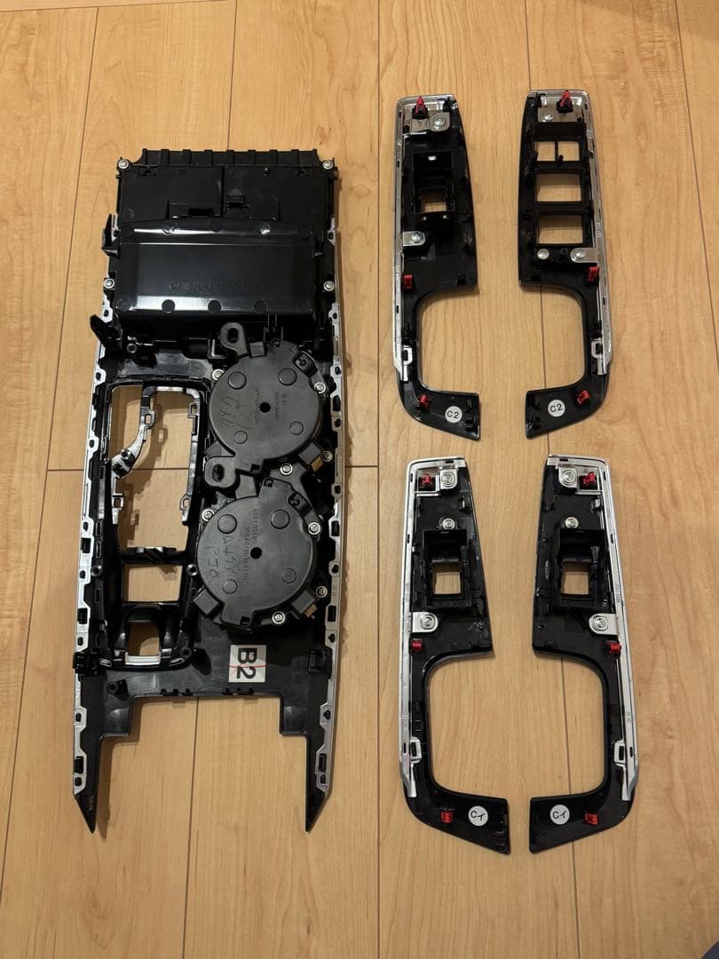 【値下】トヨタ　クラウン220系前期センターコンソールパネル＆ドア操作パネル