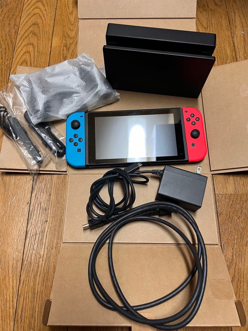 Nintendo Switch 本体　ドック　Joy-Conなど付属品有　動作品