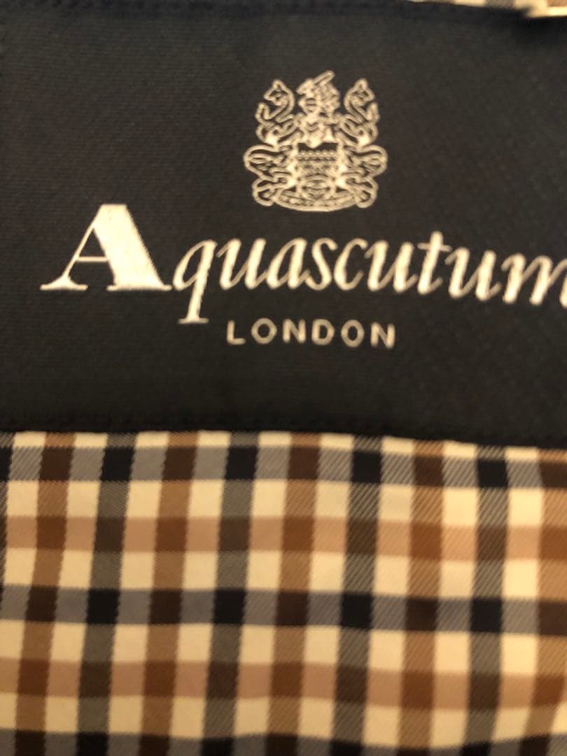 アクアスキュータム　トレンチコート　紺　ネイビー