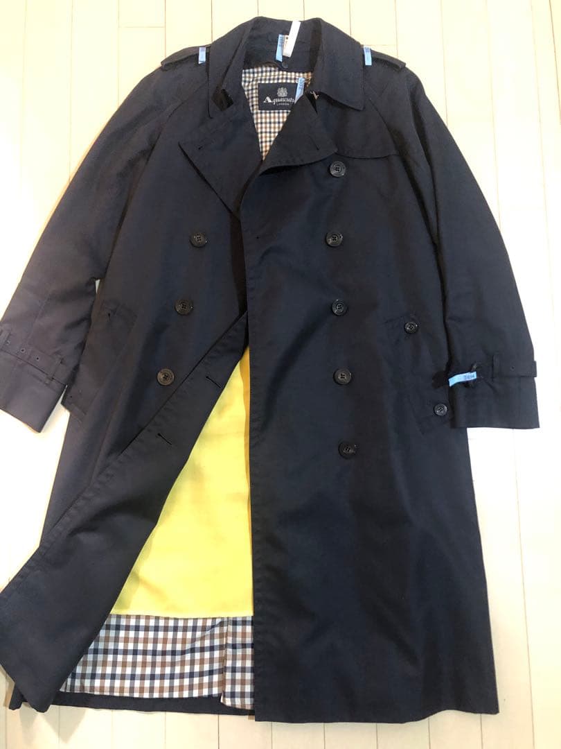 アクアスキュータム　トレンチコート　紺　ネイビー