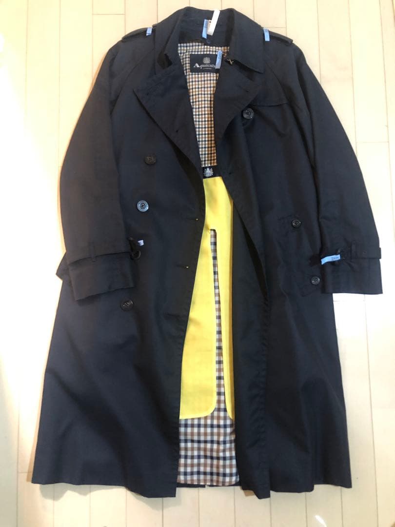 アクアスキュータム　トレンチコート　紺　ネイビー