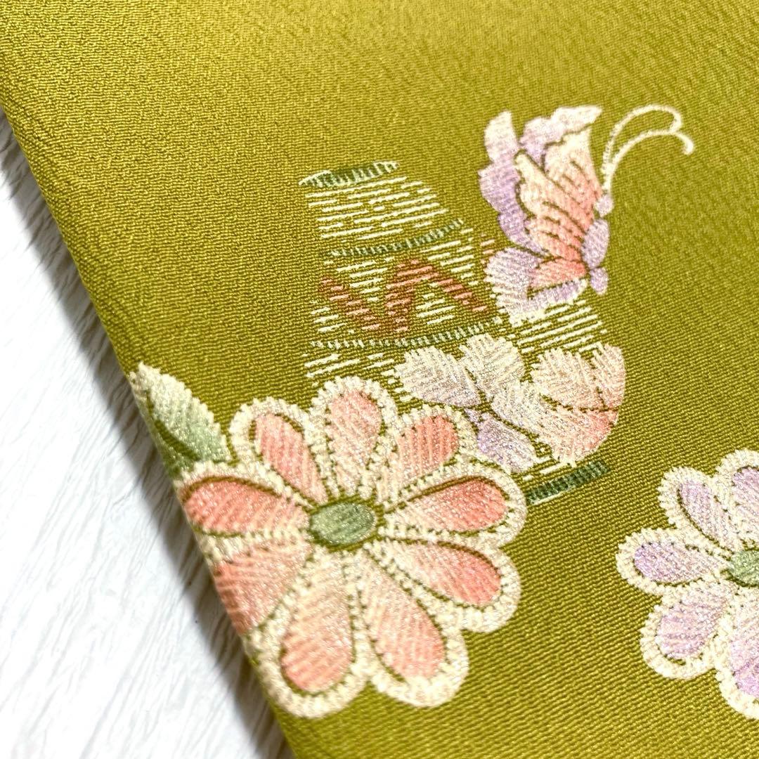 【美品✨】東レシルック　洗える着物　飛び柄小紋　鶸色　刺繍風　花に蝶　袷　H7