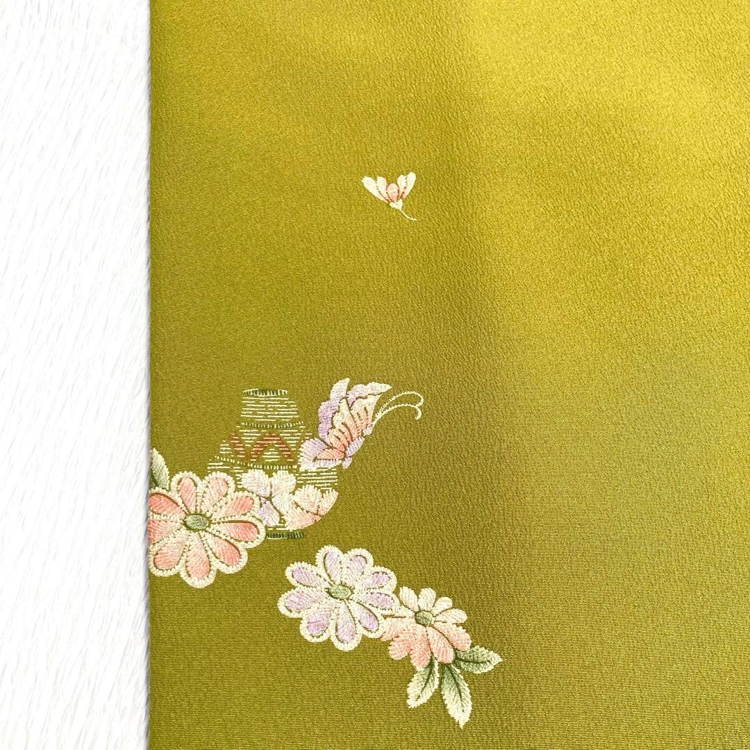 【美品✨】東レシルック　洗える着物　飛び柄小紋　鶸色　刺繍風　花に蝶　袷　H7