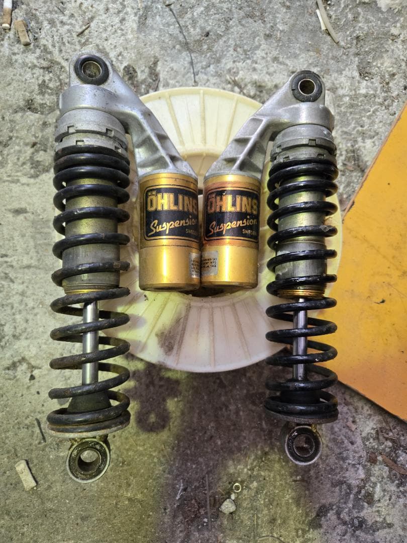 Öhlins サスペンション ゴールド シルバー