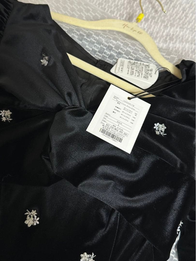 ワンピース herlipto Belmont Floral Velour Dress