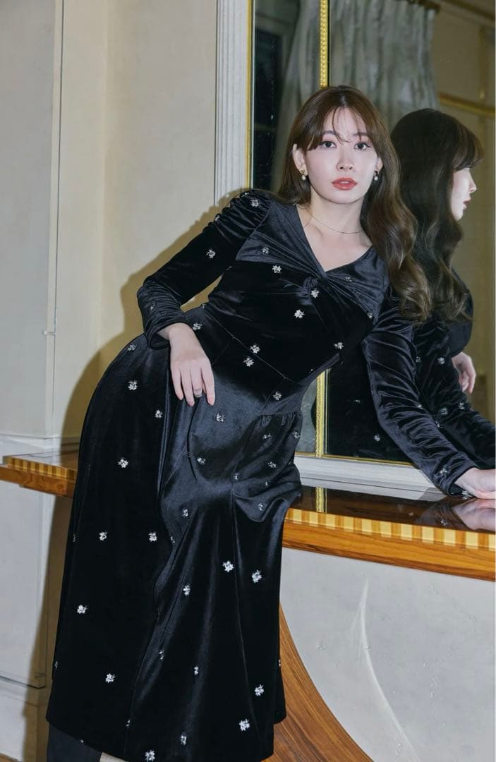 ワンピース herlipto Belmont Floral Velour Dress