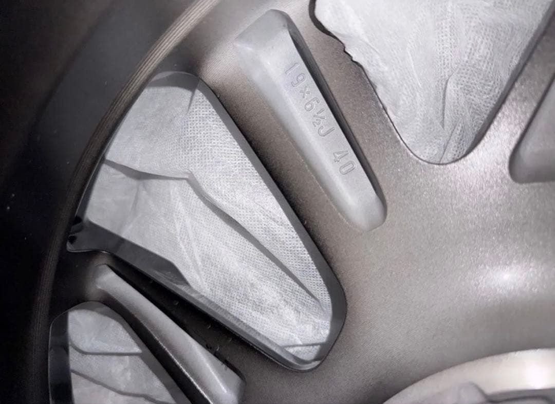 ★新車外し 新型 プリウス PHEV 純正 19インチ アルミホイール 1本