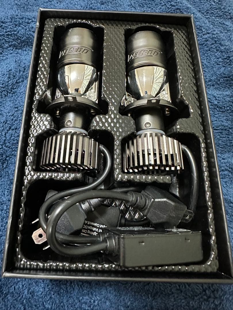 VELENO H4 LED ホワイト ヘッドライト　プロジェクター