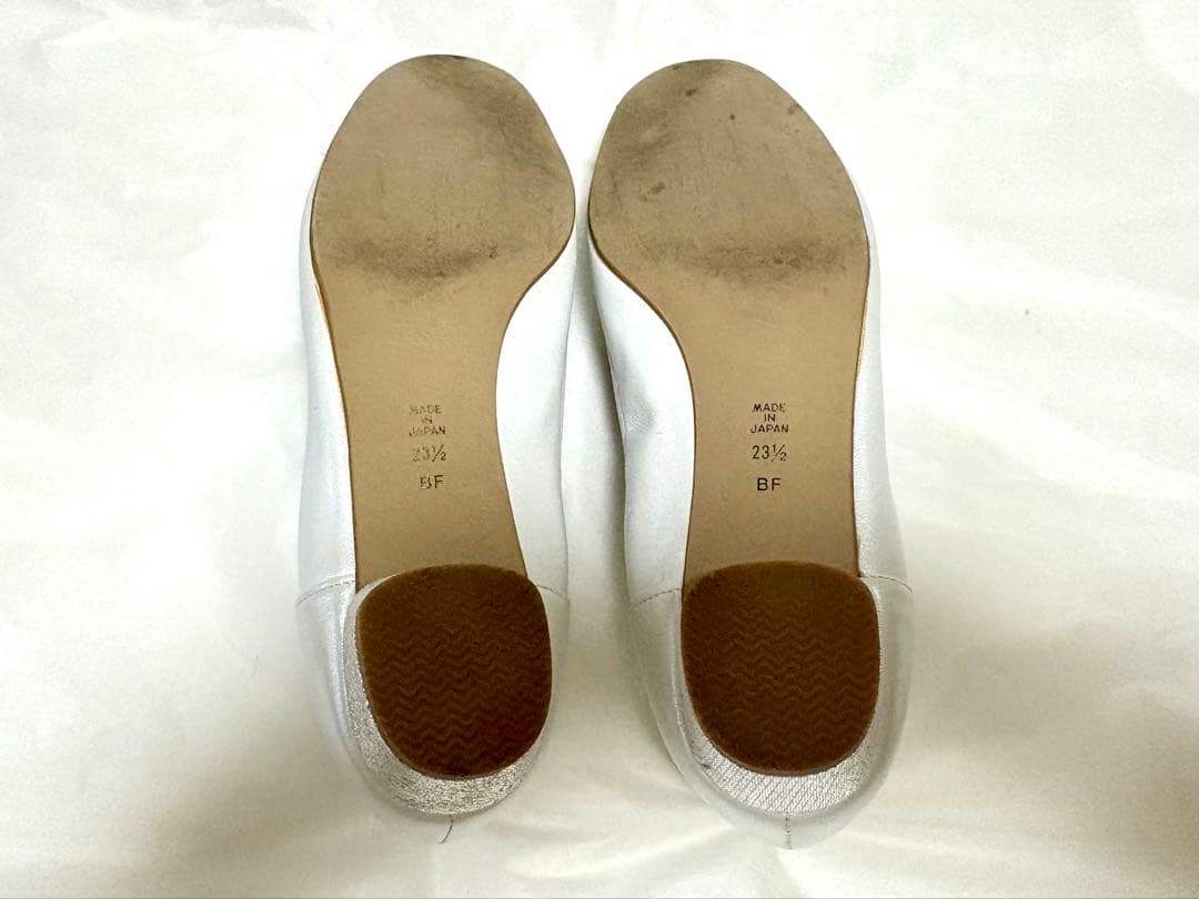 ❤️美品　DIANA ダイアナ ホワイト＆シルバー　リボン　23.5